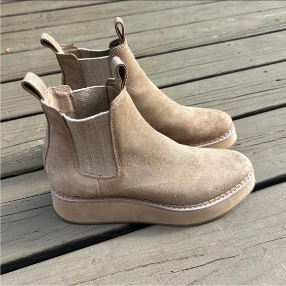 Dolce Vita Huey Tan Chelsea Platform Boot | Pull On Suede | Size 7 - Picture 2 of 9